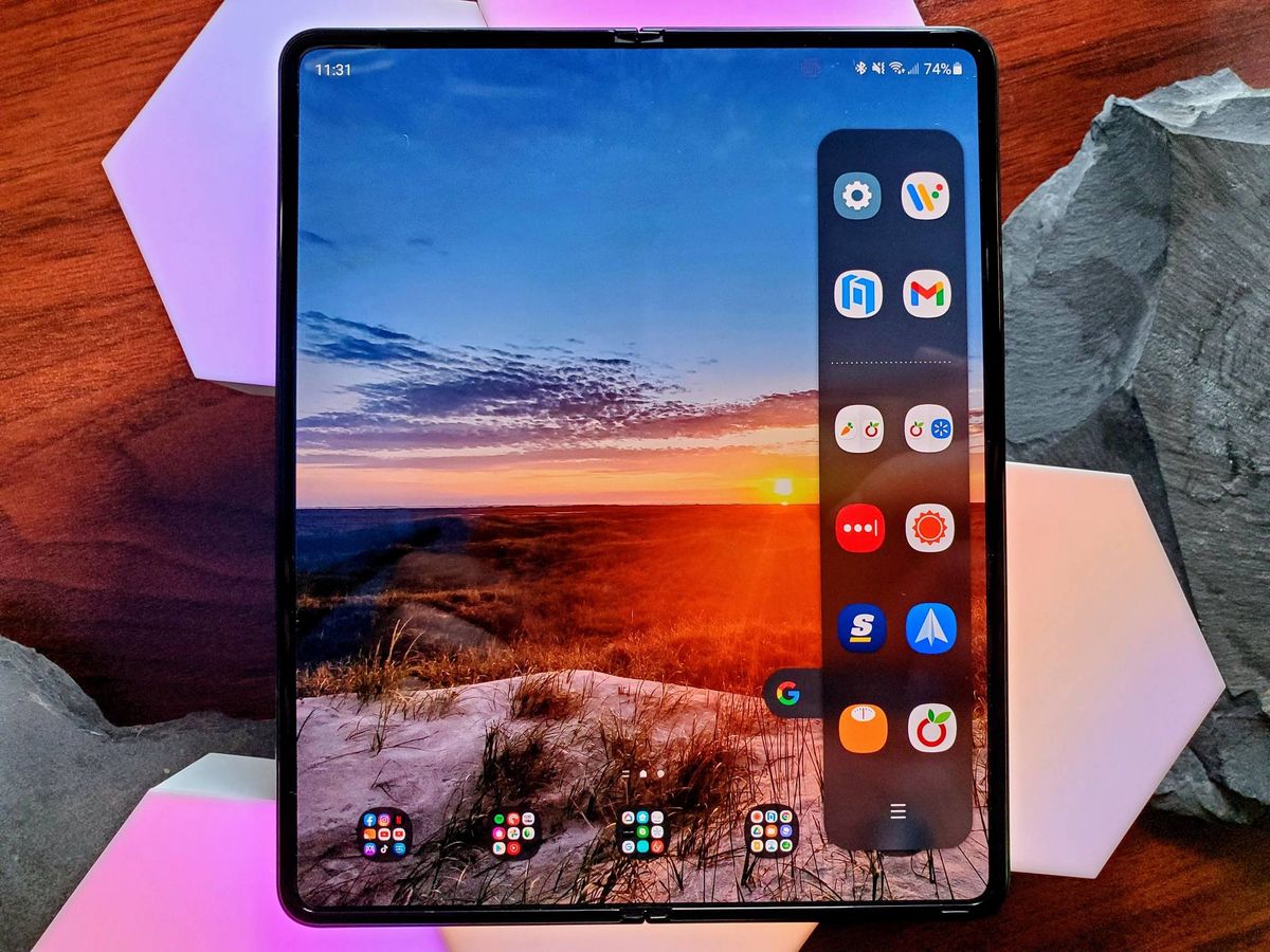 Samsung Galaxy Z Fold 3 Edge Panel Lifestyle