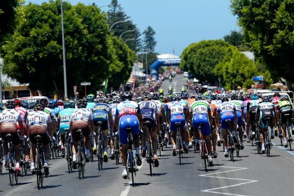 The peloton head into Goolwa