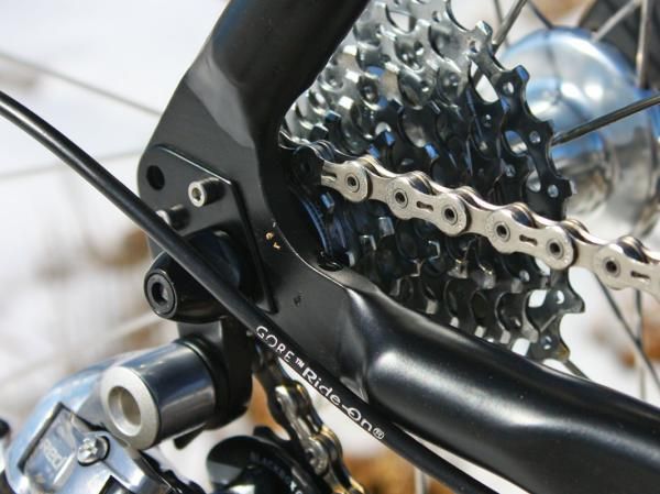 The all-aluminum frame likewise features aluminum dropouts plus a handy replaceable hanger.