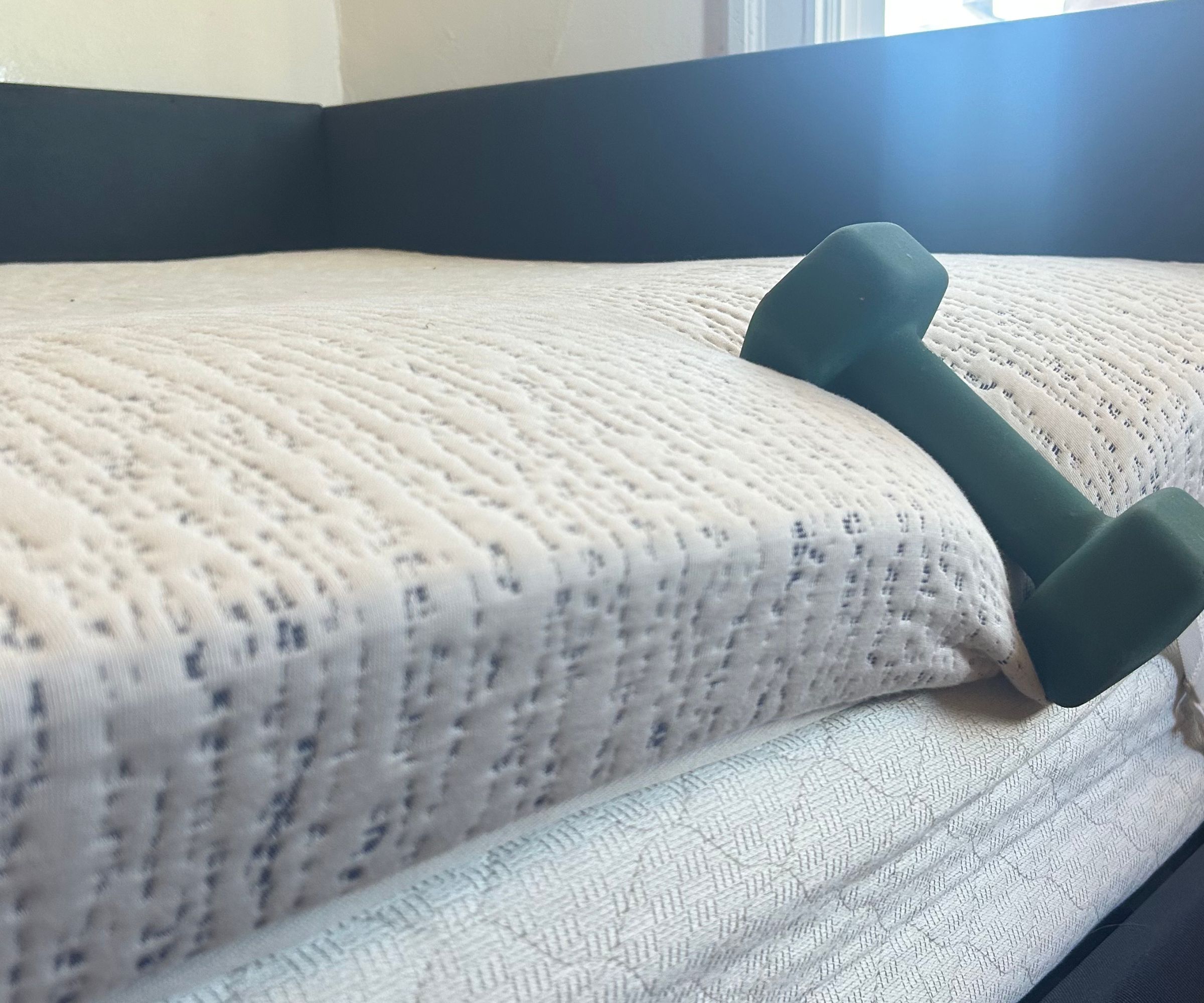 Testing the Viscosoft memory foam mattress with weights and glasses for review