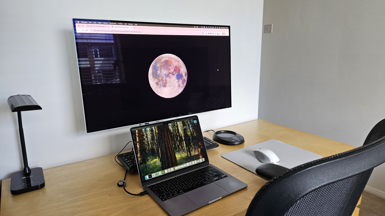 The Acer CE320QK X monitor on a desk