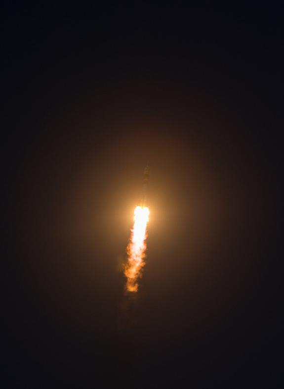 The Soyuz TMA-07M rocket carrying three spacewalkers to the International Space Station launched early Wednesday (Dec. 19) morning.
