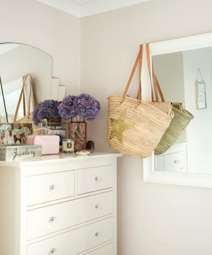 7 narrow bedroom ideas to make your space cozy | Real Homes