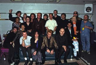 Kim Gordon, Dave Grohl, Brian Molko, Robert Smith, Billy Corgan, Pat Smear and other guests with David Bowie