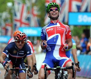 Mark Cavendish wins London-Surrey Cycle Classic 2011