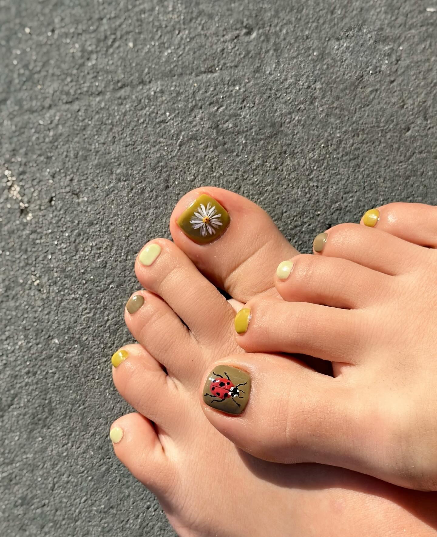 Photo of pedicure nail art
