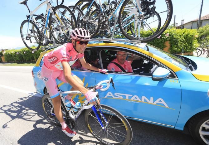 Maglia rosa holder Vincenzo Nibali (Astana) cracks a smile during the final stage