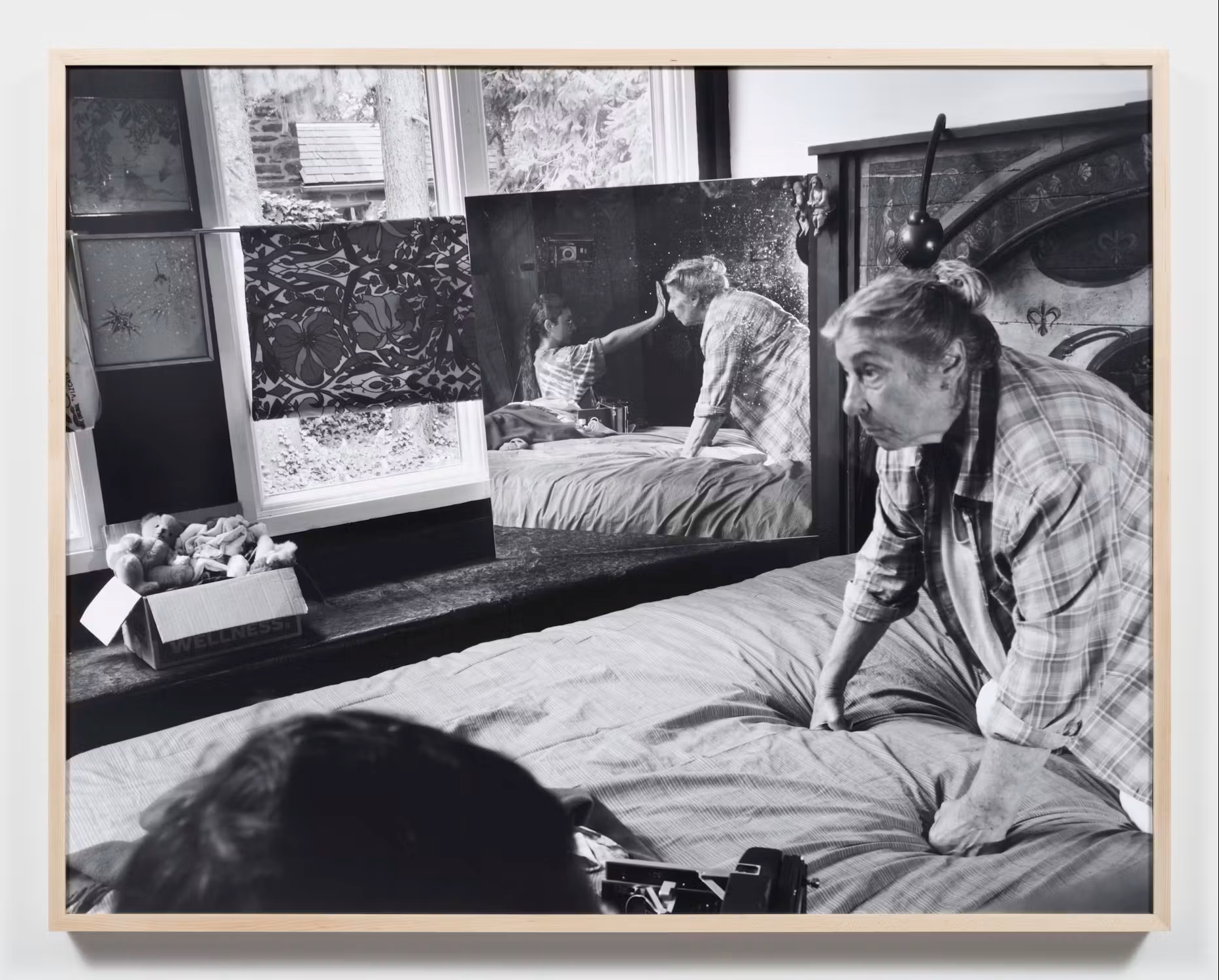 aha3L7K9tuLqELSt_Katherine-Hubbard_one-fifty-one_hand-to-face_2022_Silver-gelatin-photograph_Image-courtesy-of-the-artist-and-Company-Gallery-New-York