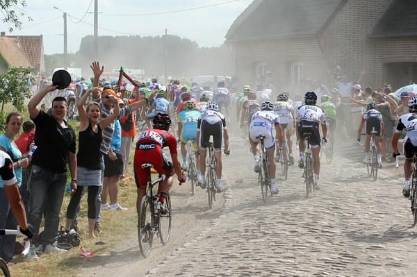 It was pure, unadulterated chaos on the cobbles.