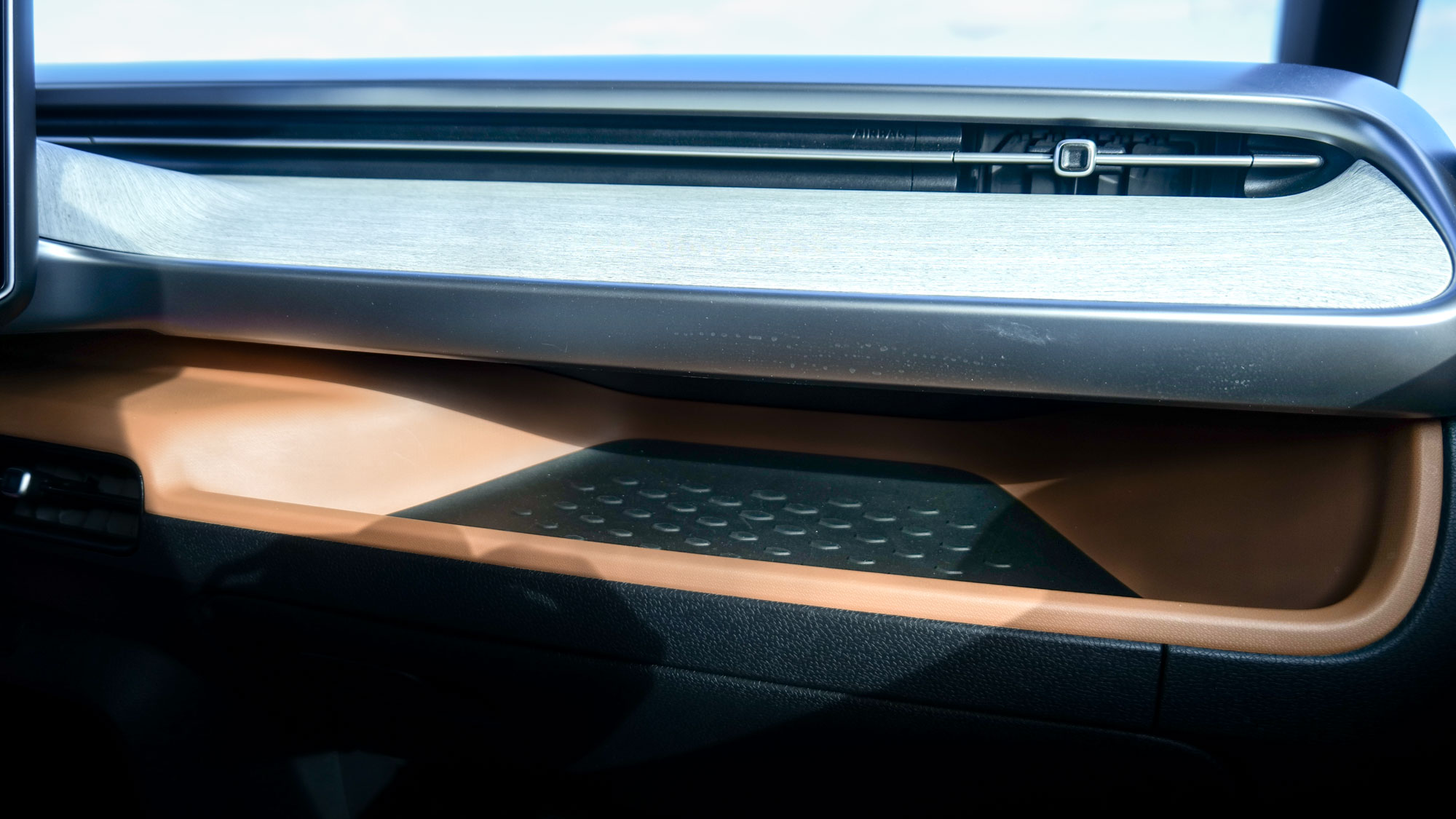 2025 Volkswagen ID. Buzz Pro S Plus 4MOTION test drive.
