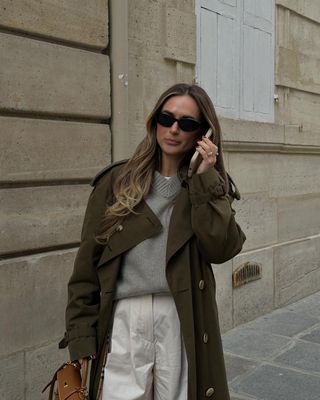 Coat Colour Trends 2024: Influencer wears an olive green coat