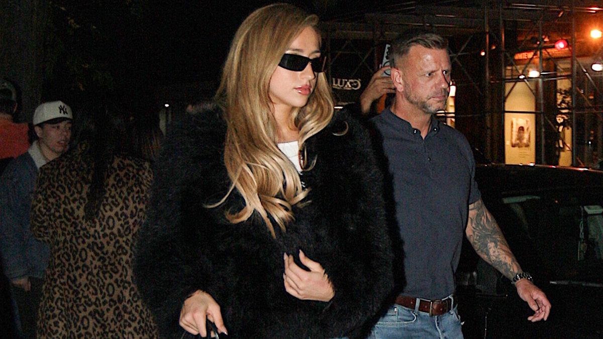 When Fur-Coat Season Arrives, It Girls Will Be Pairing Them With This Denim Trend