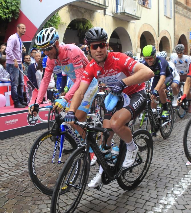 Vincenzo Nibali (Astana) and Mark Cavendish (Omega Pharma QuickStep) roll out