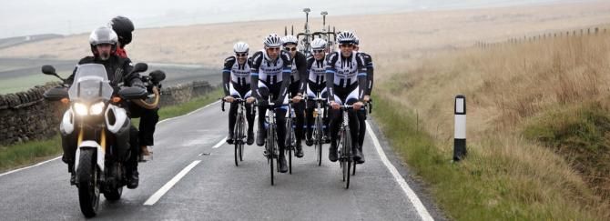 Koen de Kort takes over the pace making responsibilities