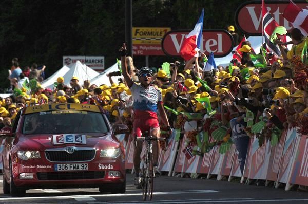 Ivanov points to the heavens as he crosses the line in Besan&ccedil;on