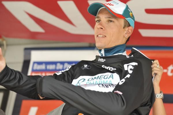 Philippe Gilbert (Omega Pharma-Lotto) puts on another leader's jersey in Tour of Belgium.