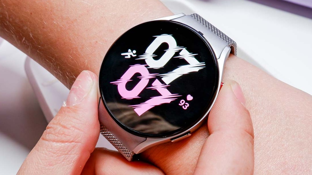 Samsung Galaxy Watch 5: All the Fresh Features, Including Bigger Battery,  Bezel Redesign - CNET