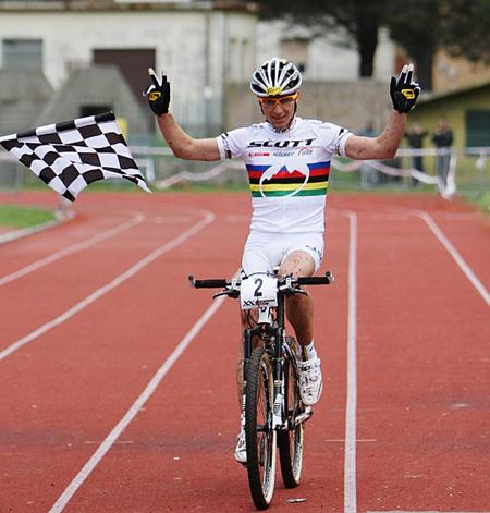 Nino Schurter (Scott Swisspower) wins