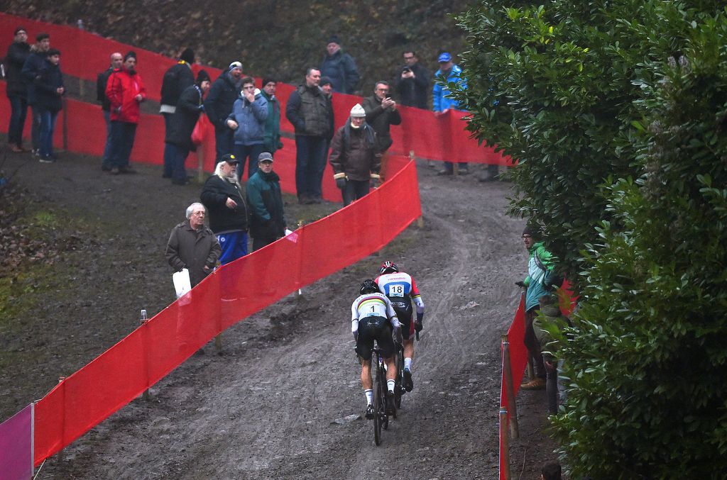 Mathieu van der Poel (Beobank-Corendon) leading Wout Van Aert (Crelan-Vastgoedservice)