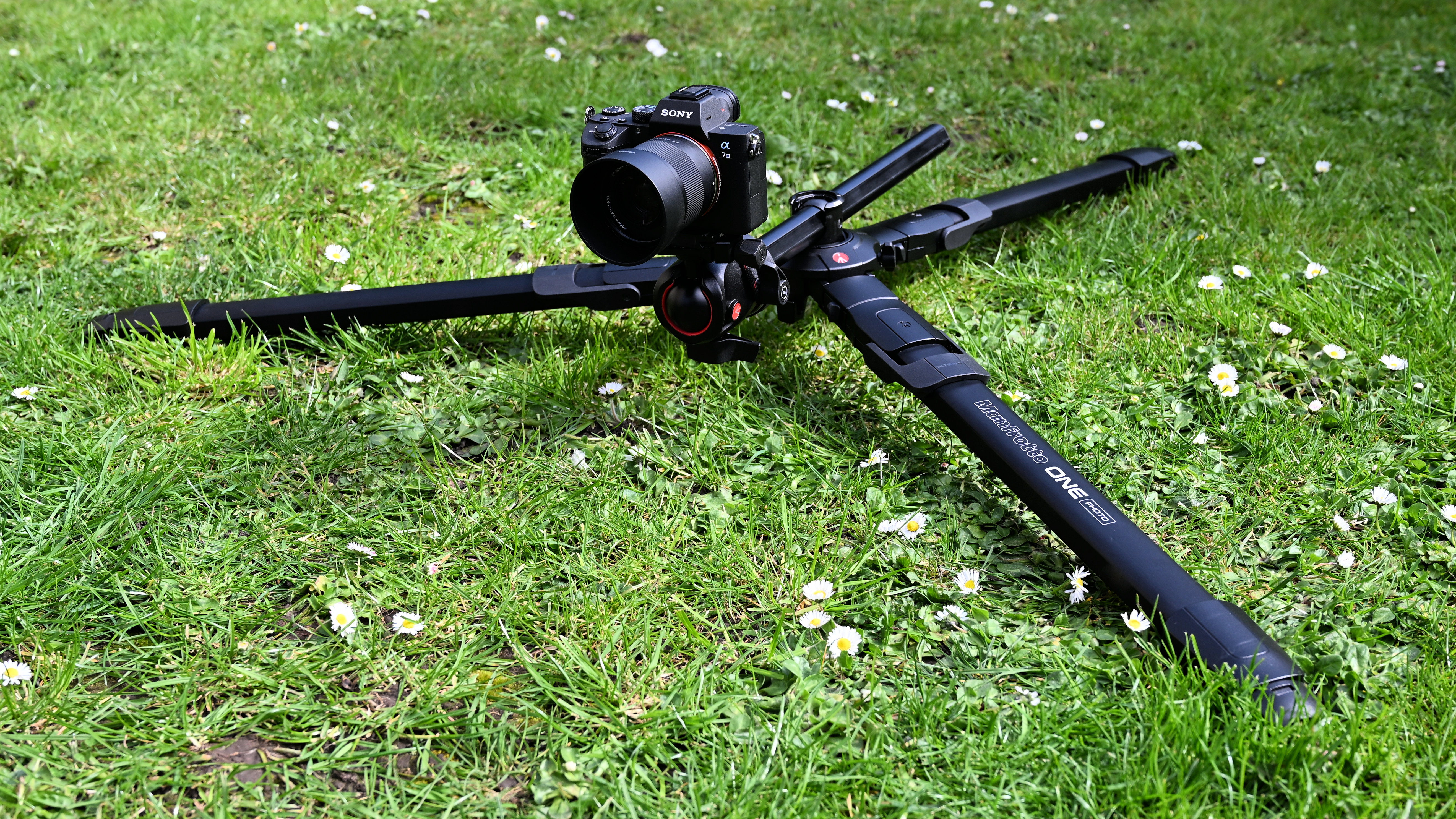 Manfrotto ONE Photo tripod product shot