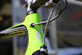 Internal routing for Cannondale-Drapac's cables