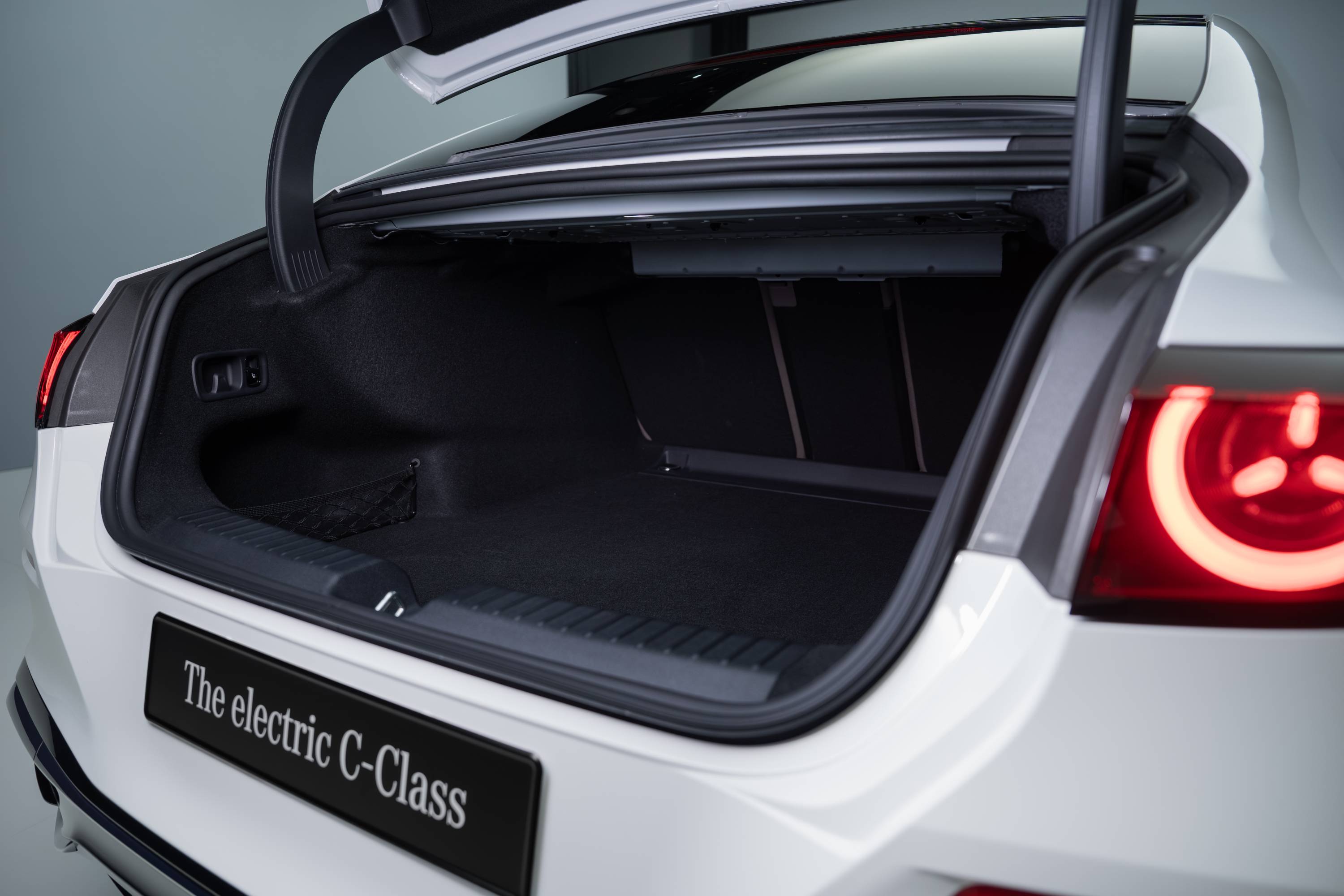 Mercedes-Benz C-Class boot