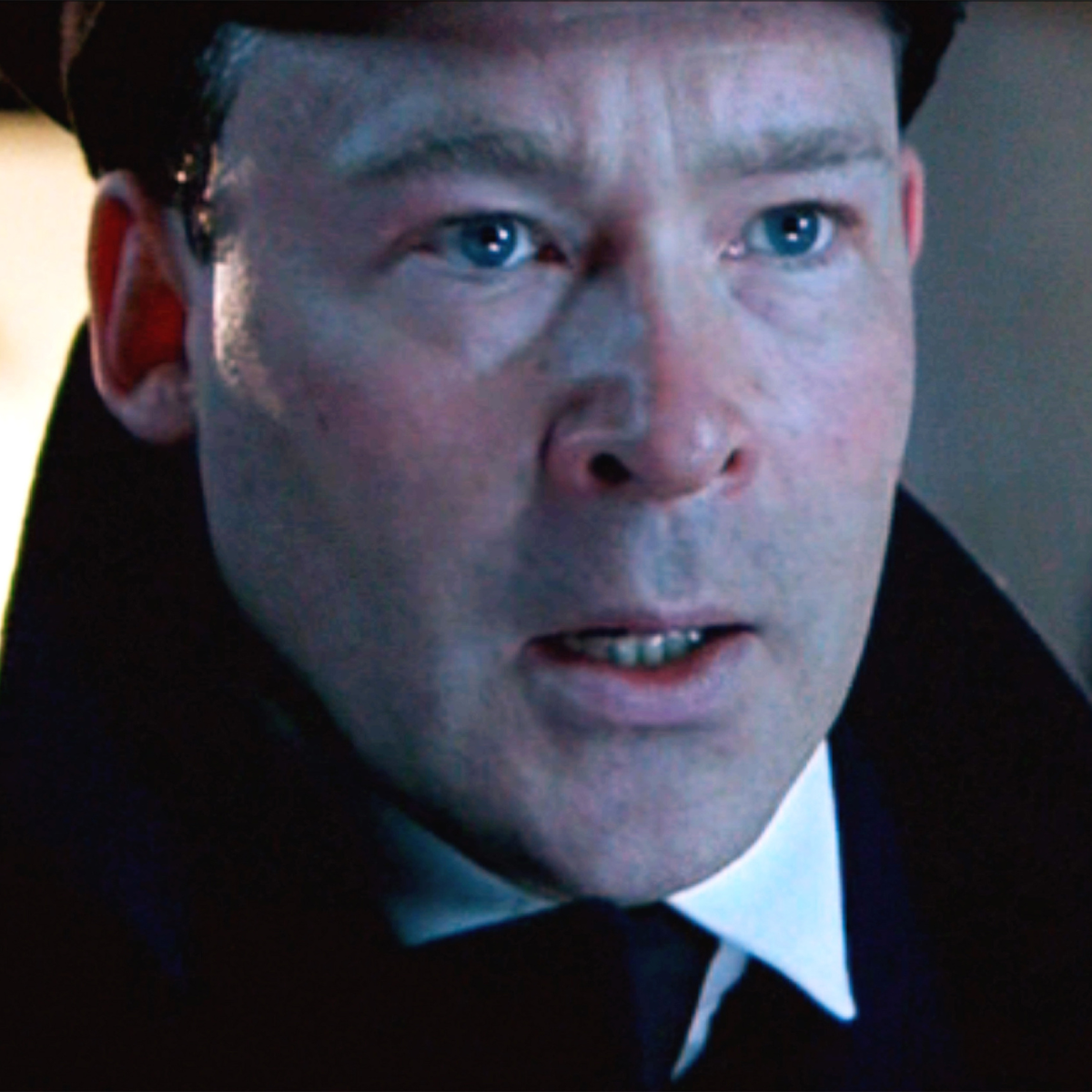 Ewan Stewart as First Officer William Murdoch in Titanic