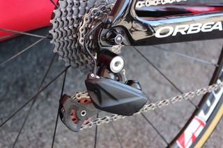 The new FSA rear mech does not have a battery attached