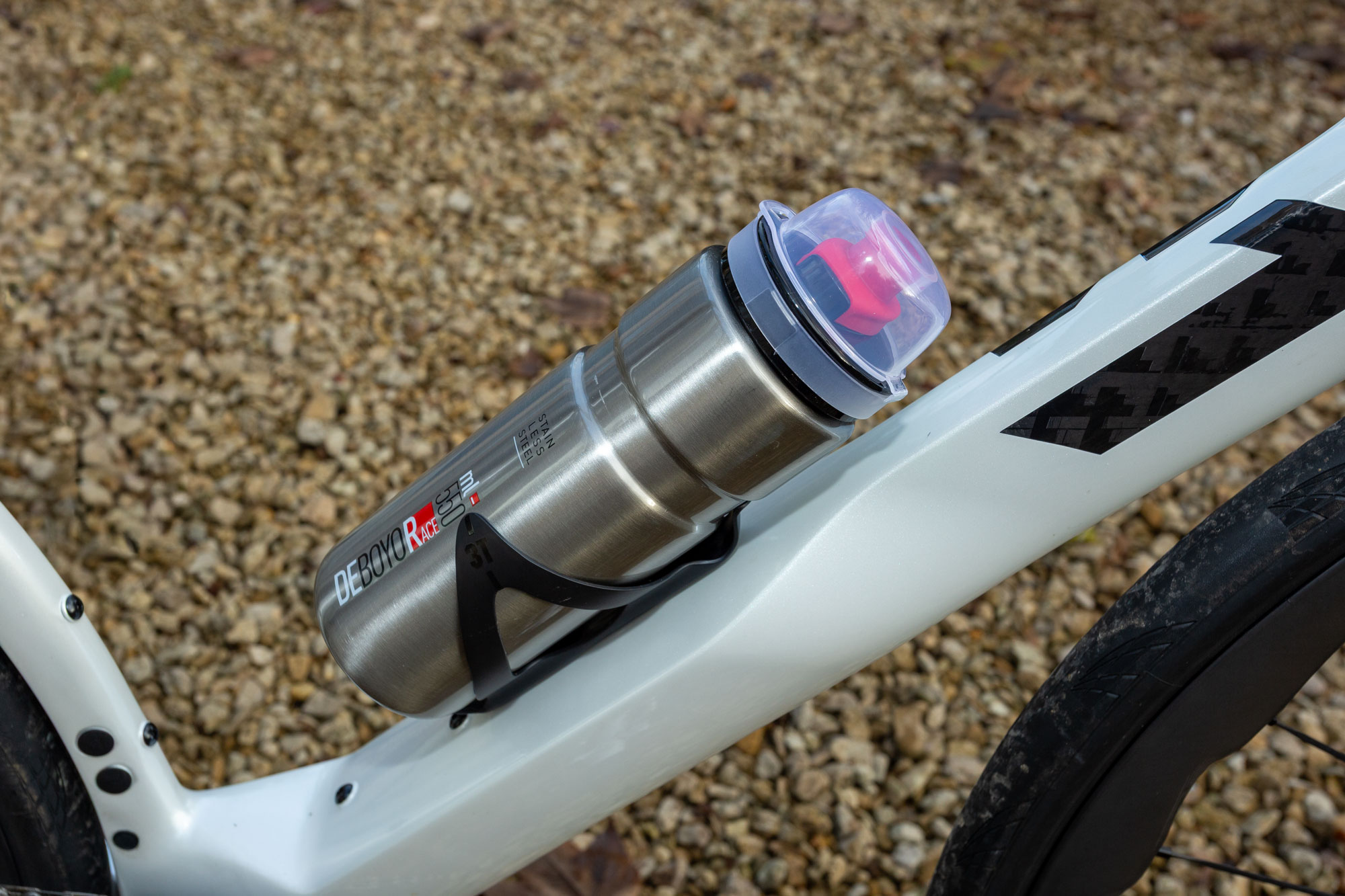 Elite Deboyo Race bottle mounted on downtube of 3T bike
