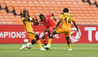 Dramane Nikiema challenges Ramahlwe Mphahlele for the ball