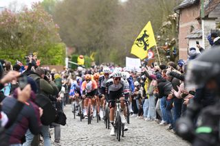 Tour of Flanders Men LIVE - The first cobbles sections have been tackled 
