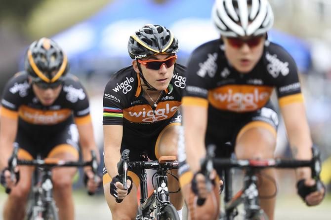 Giorgia Bronzini with her team mates