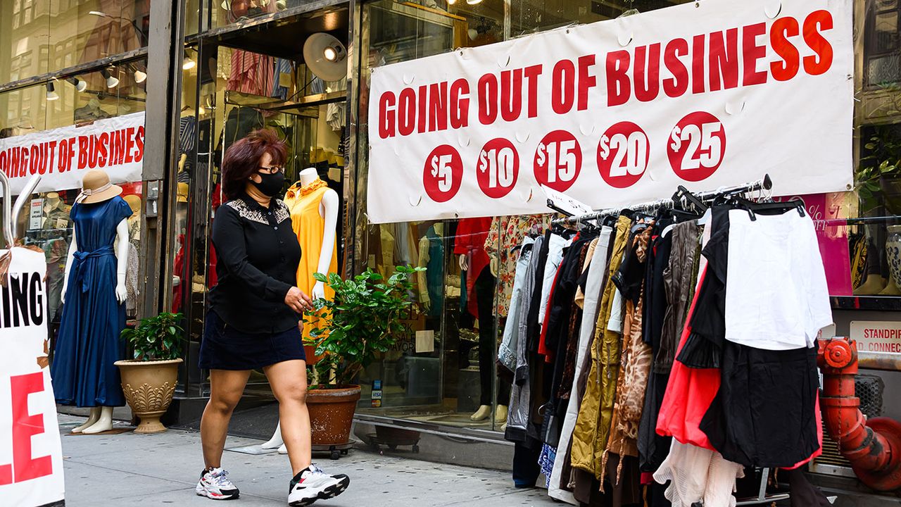 Shop with a &amp;quot;going out of business&amp;quot; sale