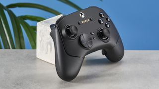 Photograph of the Razer Wolverine V3 Pro controller