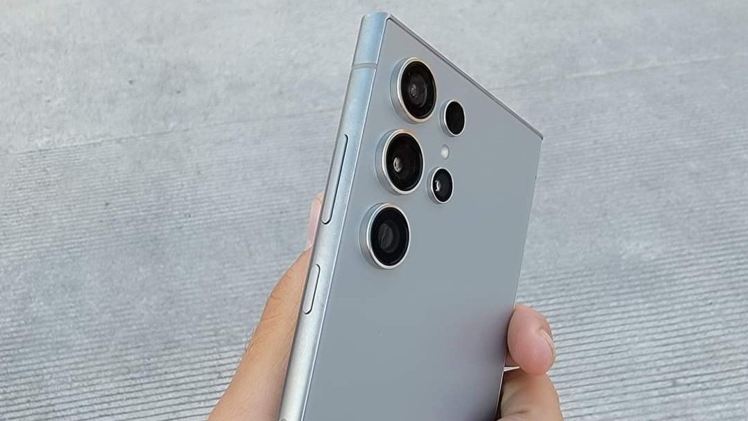Samsung Galaxy S24 Ultra leak shows a chunkier design and a flat screen
