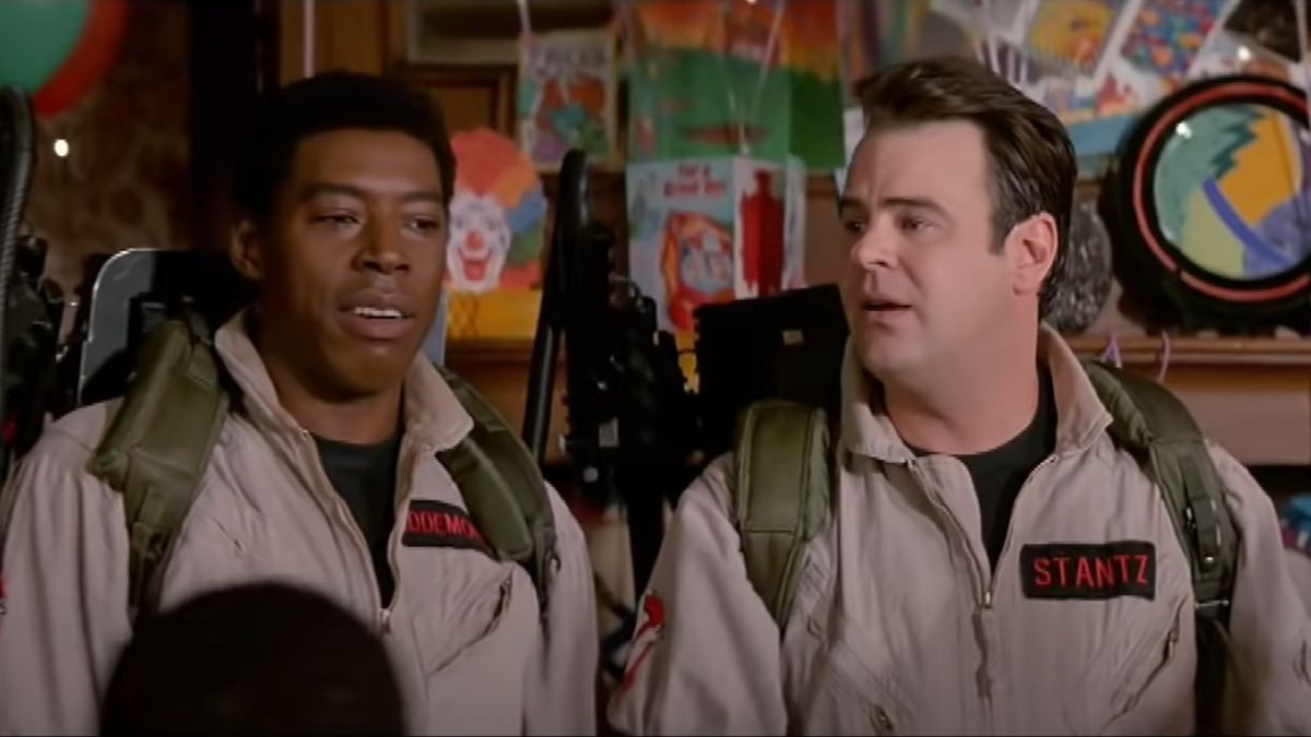 Ernie Hudson and Dan Aykroyd at a kid&#039;s birthday party in Ghostbusters 2.