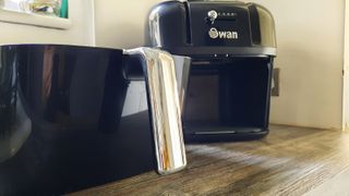 swan retro air fryer with basket out