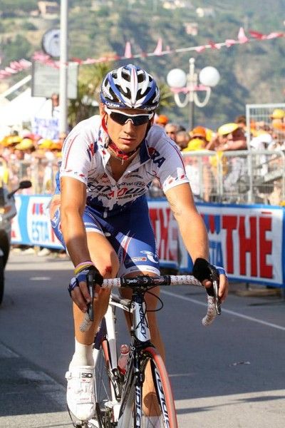 The peloton at Campo Ligure.