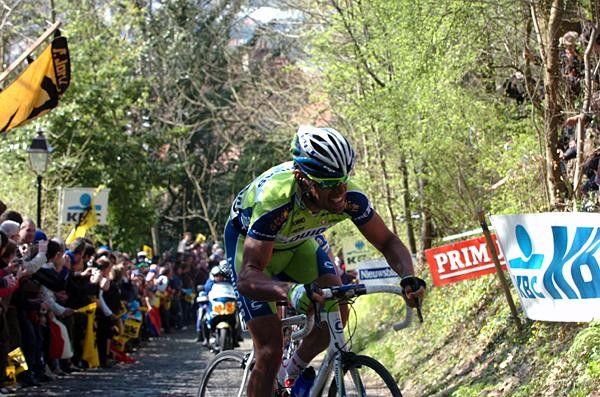 The Italian fights but the Muur is steep