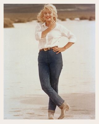 Marylin Monroe wears a pair of Levi's 501 jeans with a white shirt