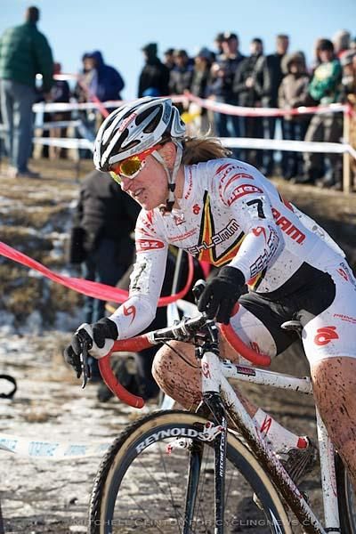 Amy Dombroski (Schlamm P/b Primus Mootry)