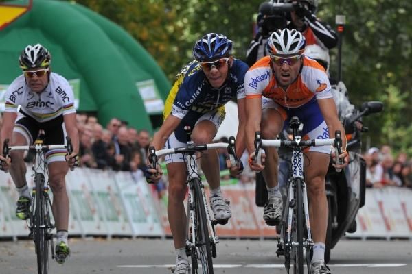 Riccardo Ricco gives his all but falls short of the win behind Martens.