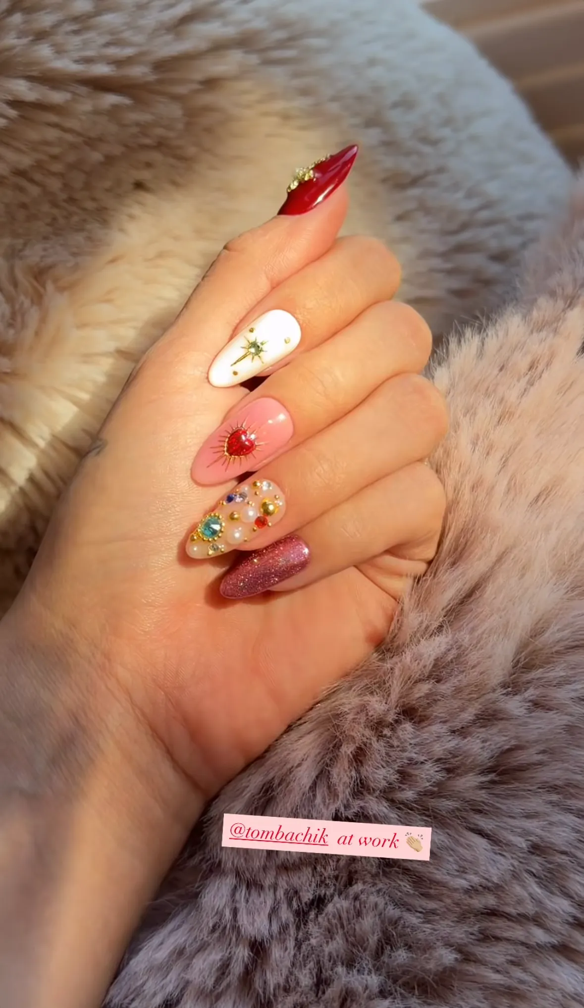 Selena Gomez&#039;s nails