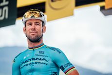Mark Cavendish at the Tour de France in gold sunglasses