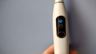 Image shows a closeup of the screen on the Oclean X Pro Elite electric toothbrush.