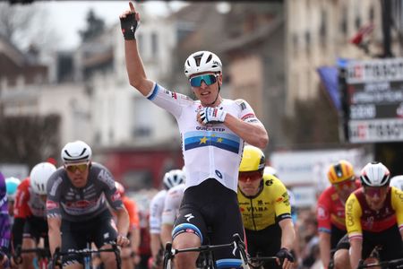 Soudal Quick-Step's Belgian rider Tim Merlier (C) celebrates as he crosses the finish line to win of the 1st stage of the Paris-Nice cycling race, 156,1 km between Le Perray-en-Yvelines and Le Perray-en-Yvelines, on March 9, 2025. (Photo by Anne-Christine POUJOULAT / AFP)