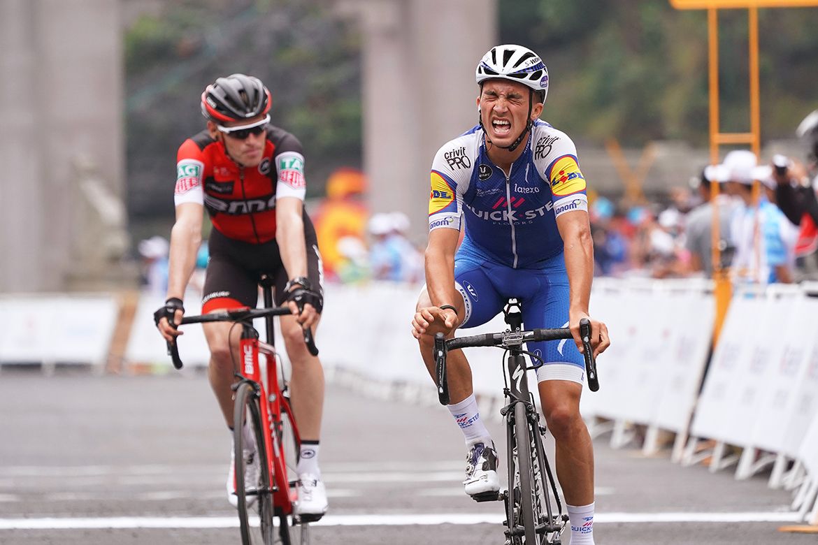 Hermans and Alaphilippe cross the line