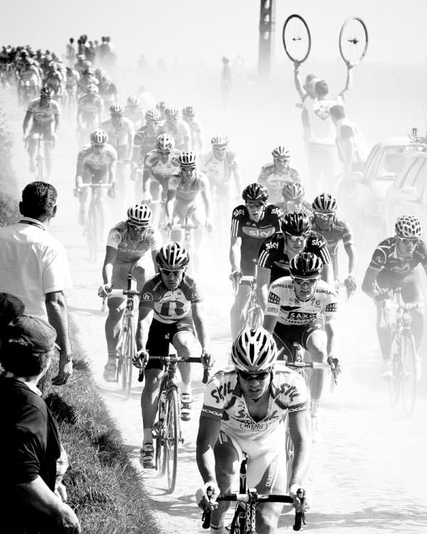 The chaos of the cobbles. (Credit: Ashley Gruber)