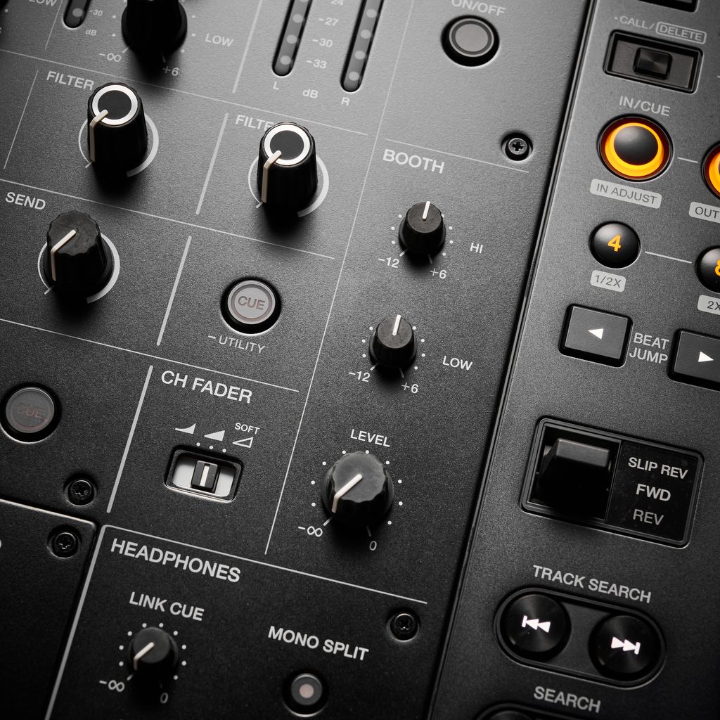AlphaTheta DJM-V5
