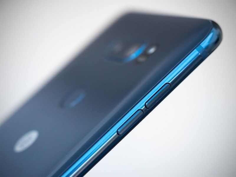 LG V30